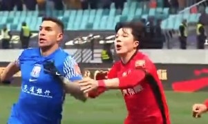  記者談海港后衛(wèi)明天：從津門虎到海港環(huán)境變了，他需主動去適應