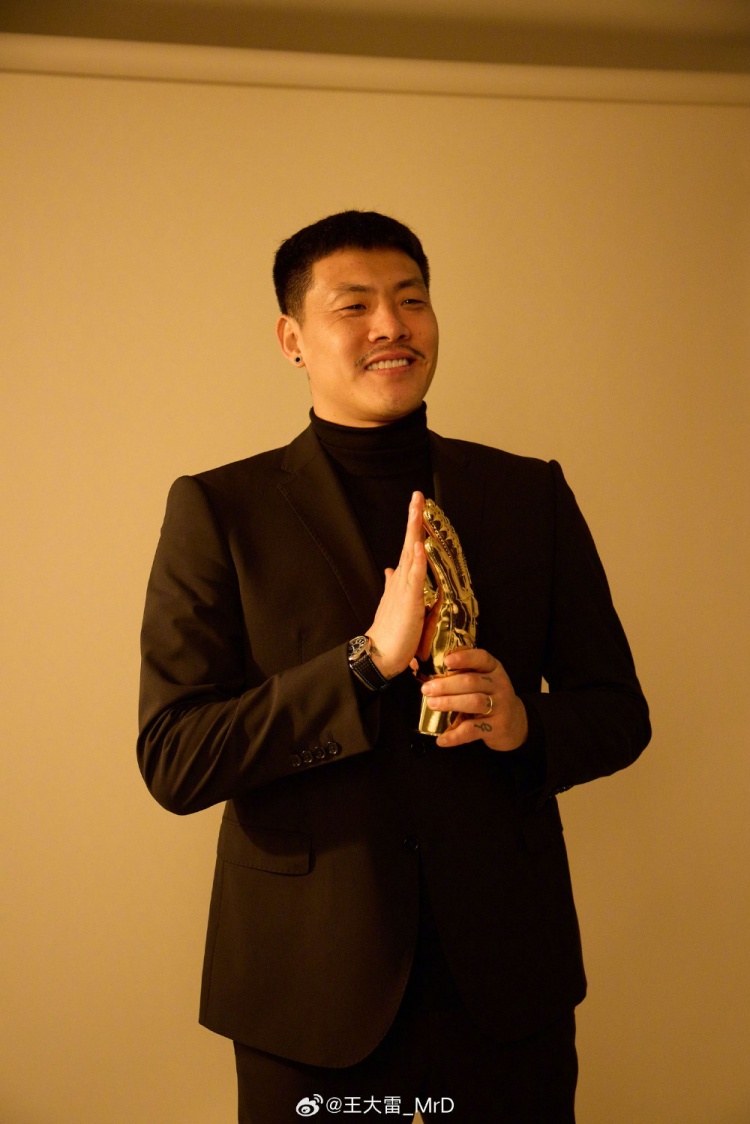  獲中國足球金手套獎，王大雷發(fā)文：既是榮譽也是鞭策自己的動力