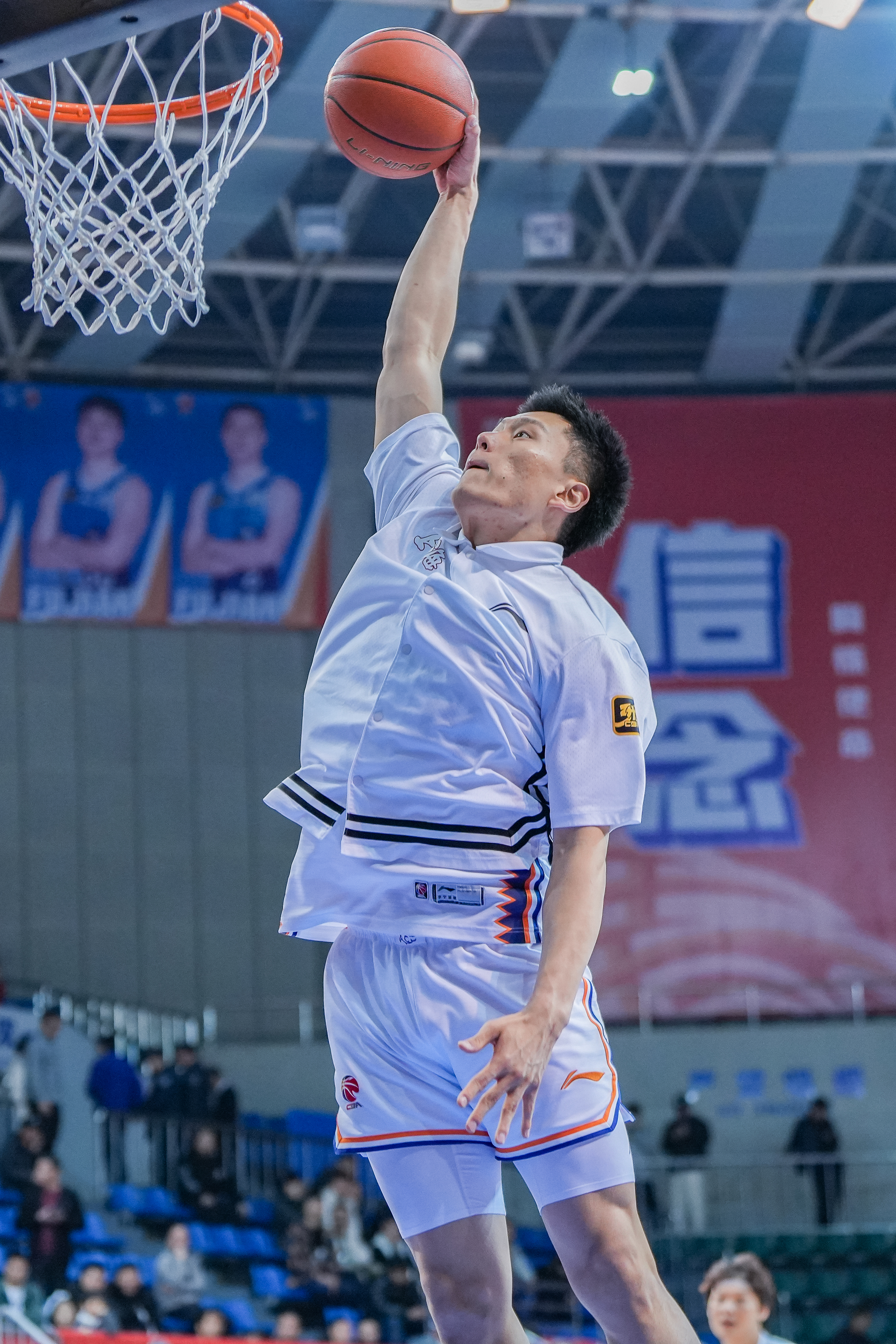  持續(xù)漲球！上海男籃“李花”組合—李弘權(quán)、李添榮