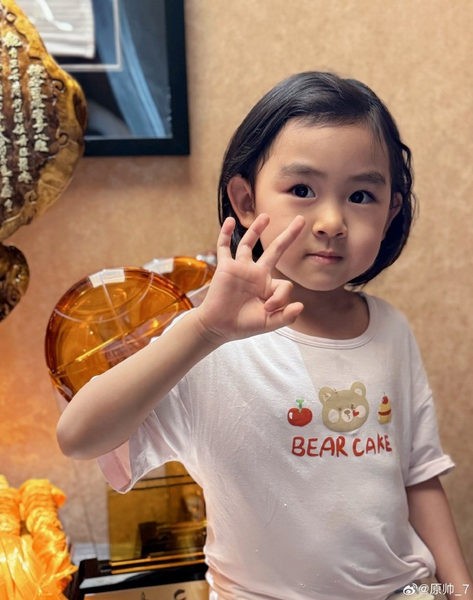  三分大賽三冠王！原帥曬三冠獎杯：完成了女兒給安排的任務！