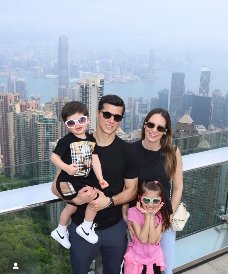  特謝拉帶家人赴中國香港過周末，陳晉一留言：這是個好地方