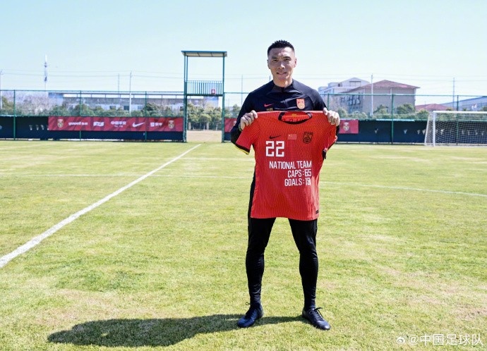  向退役的前國(guó)家隊(duì)球員于大寶表達(dá)感謝、送上祝福