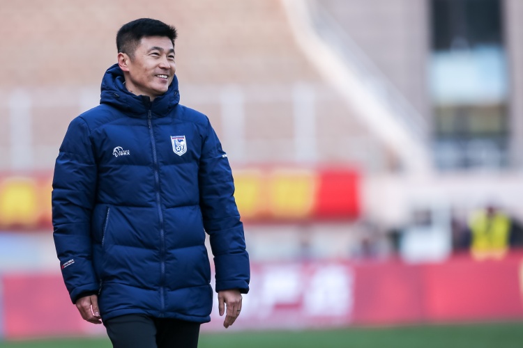  足球報(bào)：大連英博低調(diào)備戰(zhàn)，簽約贊助商為大連足球注入新活力
