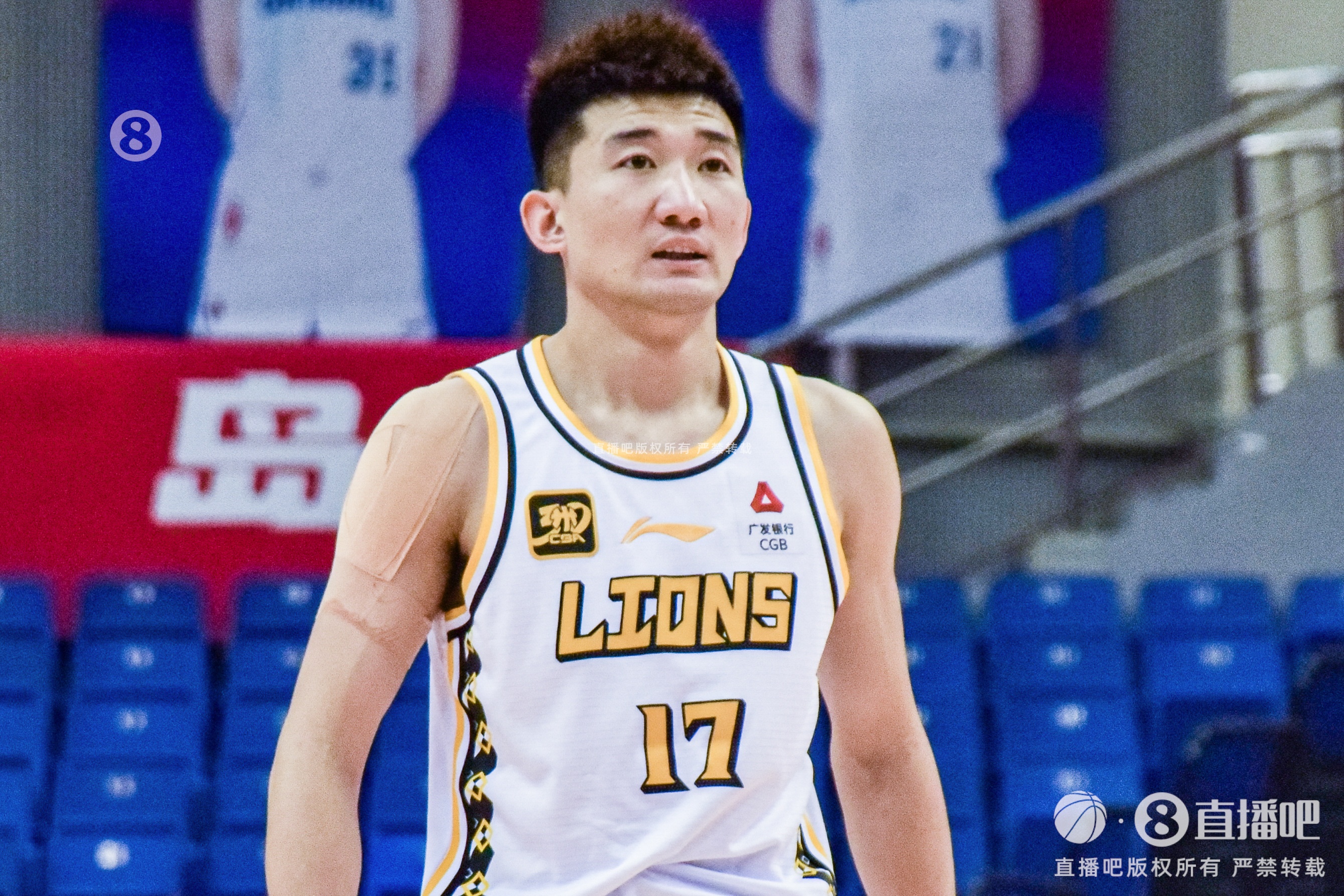  效率太低！孫銘徽15中4拿到15分4板12助2斷1帽 5次犯規(guī)