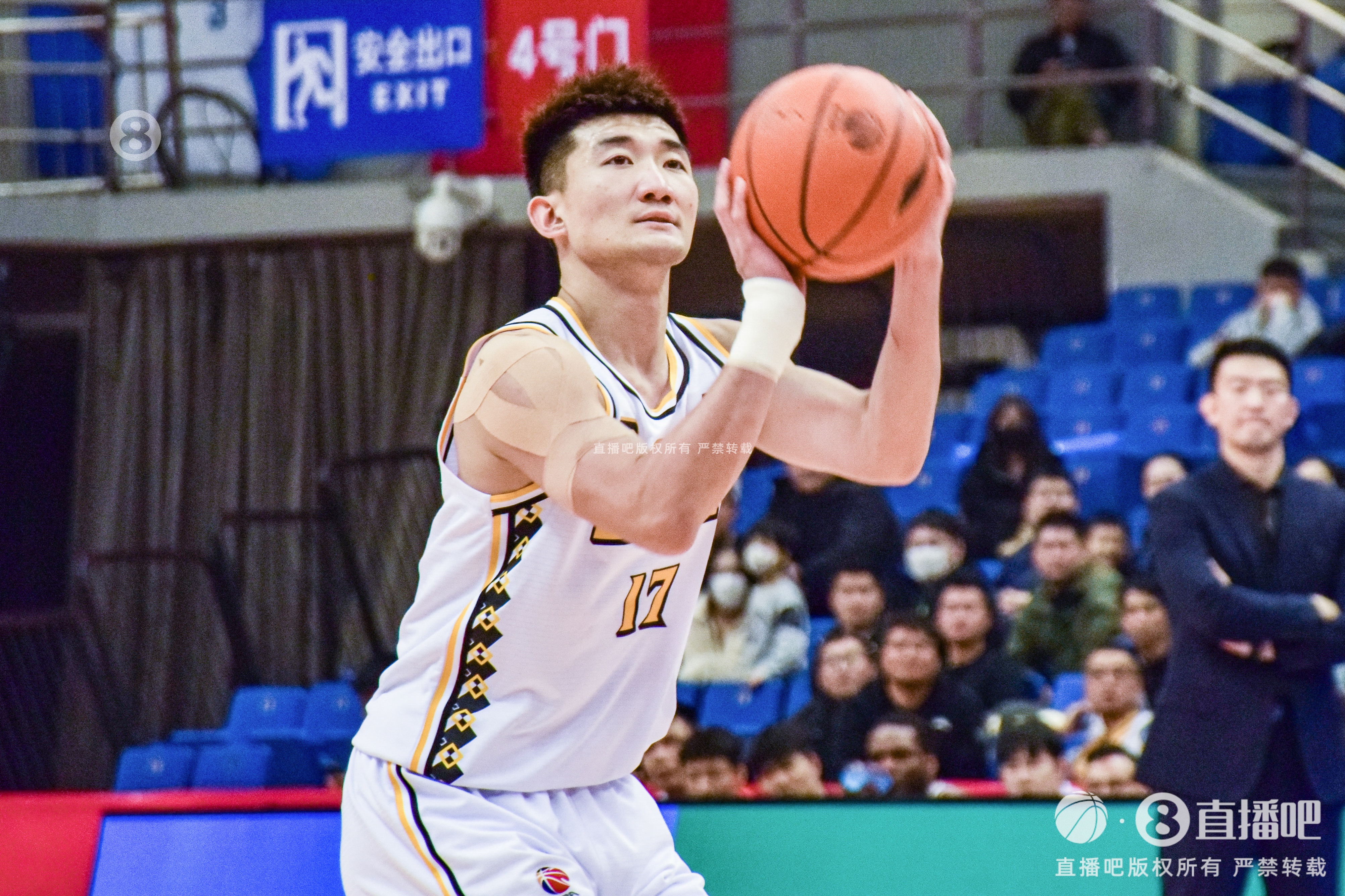 早日康復！探長：孫銘徽已經脫掉保護靴 可以正常走路