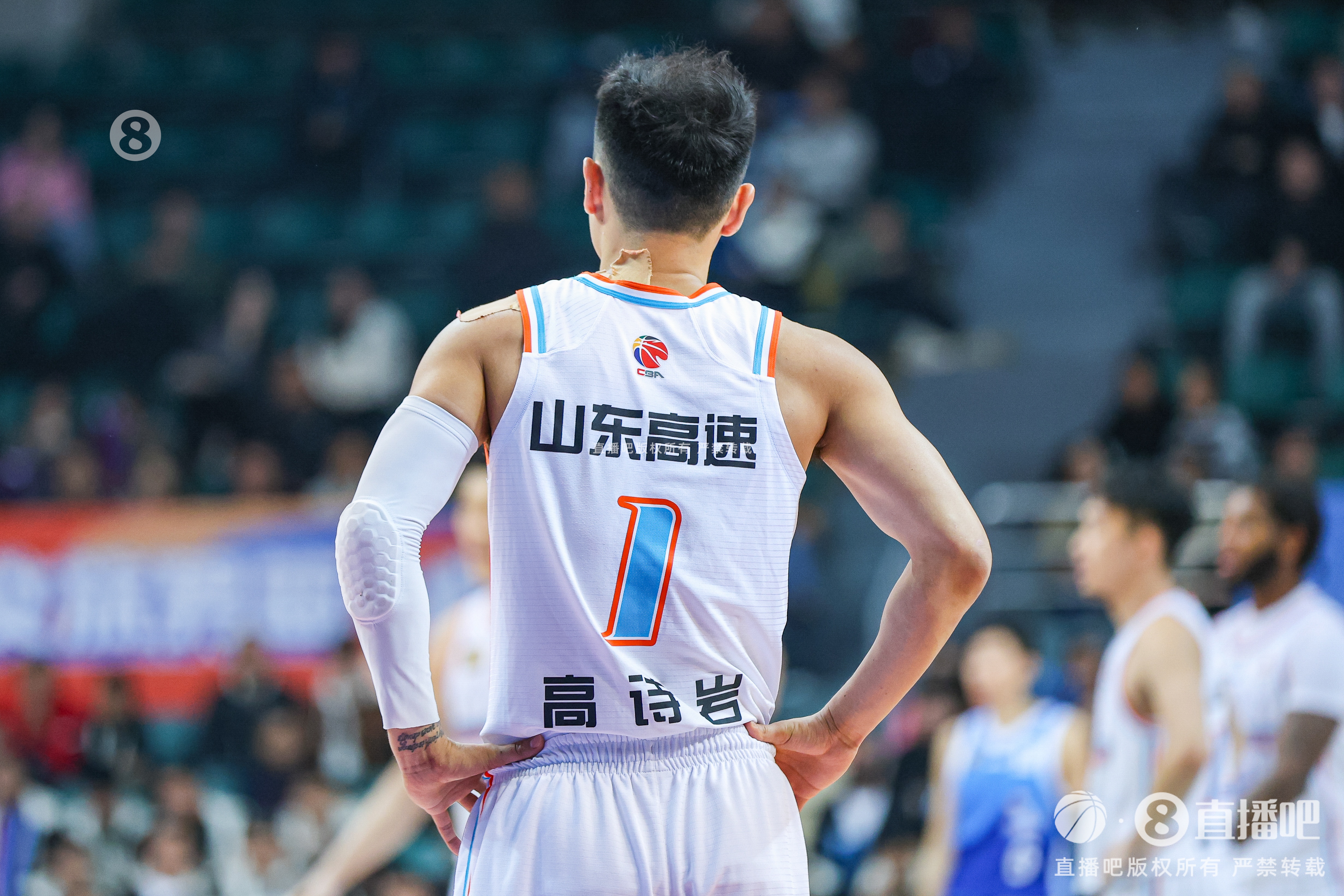  慢熱！首節(jié)山東落后四川1分 全隊首發(fā)5人單節(jié)合計僅拿到3分