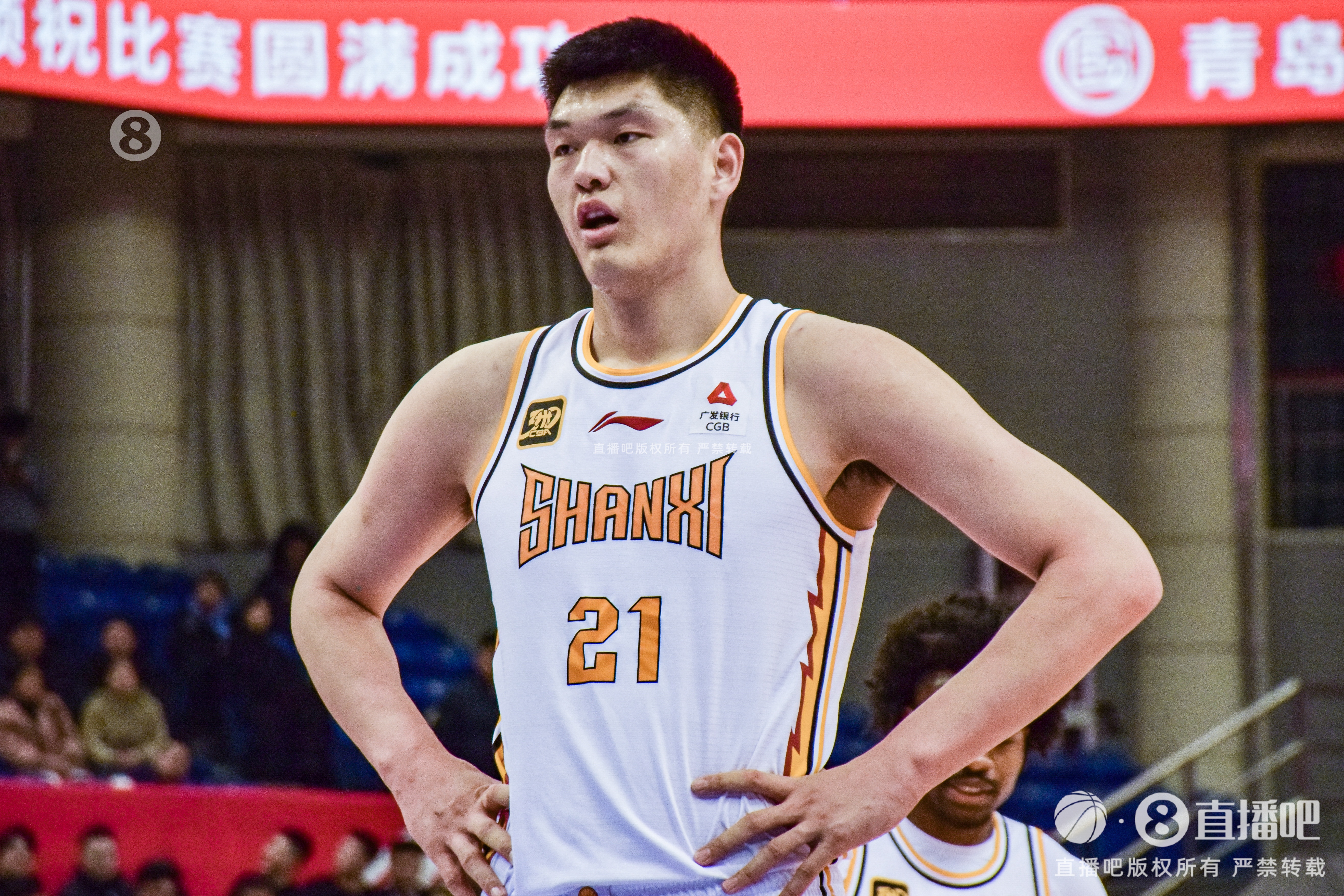  進(jìn)化了！劉傳興半場7中5&三分3中2 拿下12分3籃板助隊建立領(lǐng)先